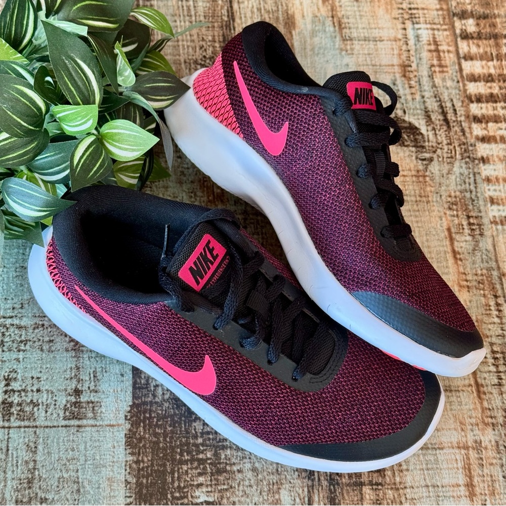 Women’s NIKE Running Shoes | #Z30 - Picture 1 of 15